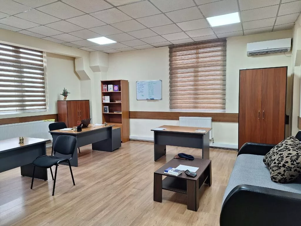 Сдаю Офисный шкаф: Сдаю Колл-центр, Нотариус, IT company, 52 м², В административном здании, 1 линия, С системой безопасности, С юридическим адресом