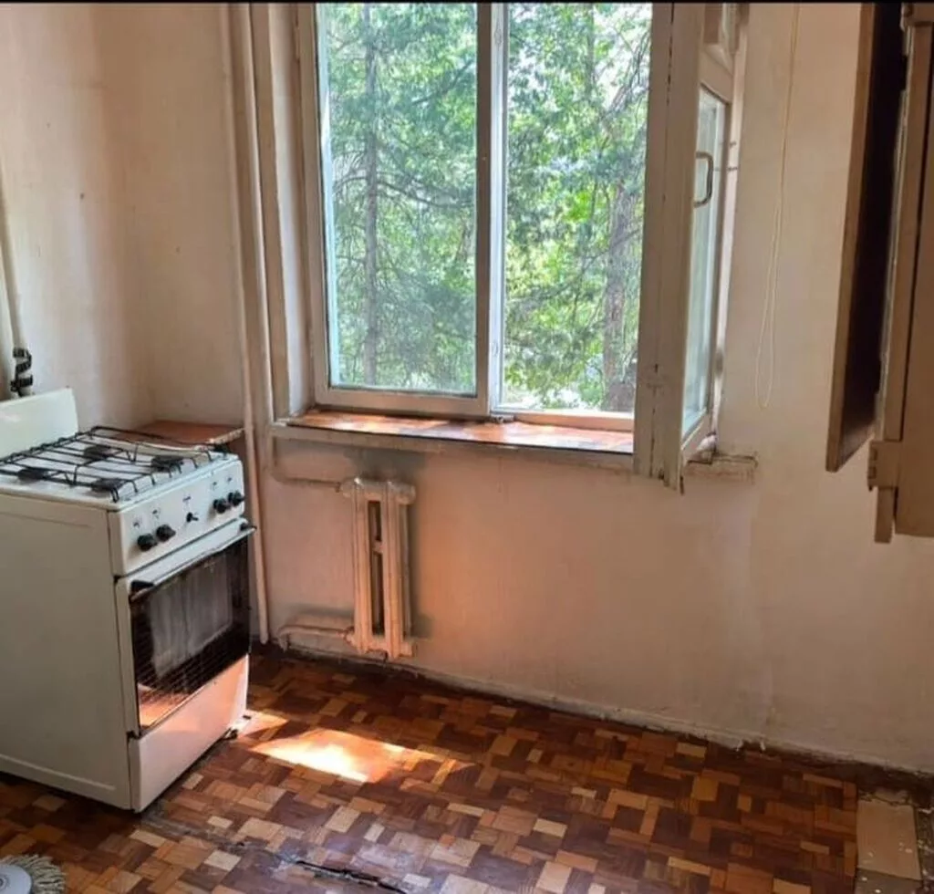 2 комнаты, 43 м², 6 мкр 104 серия, 3 этаж, Старый ремонт