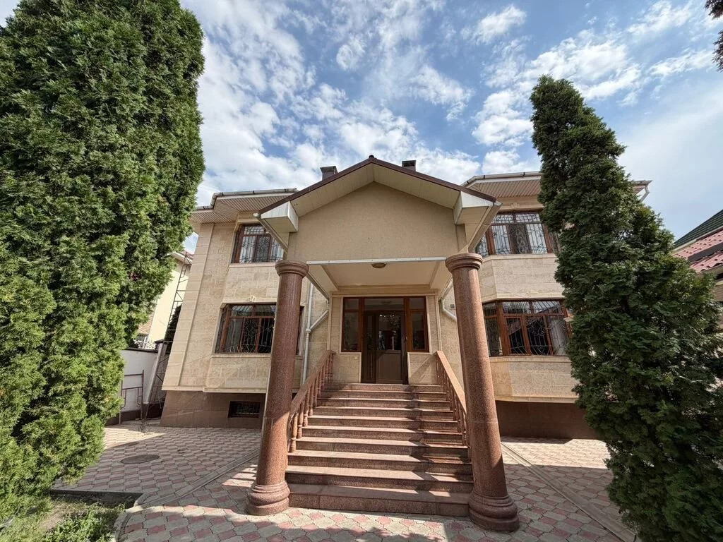 400 м², 6 комнат и более