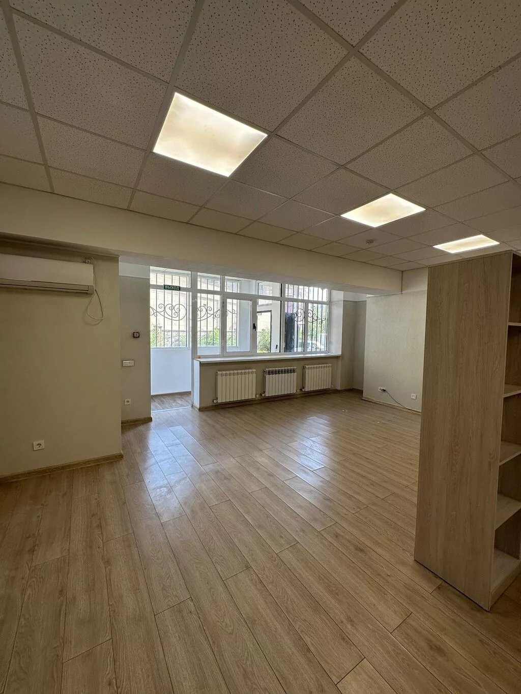 Продажа офисов 105 м², С ремонтом, Многоэтажное здание, 1 этаж