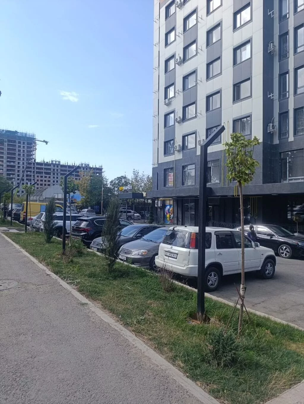 Продажа магазинов В жилом доме, 304 м², ПСО (под самоотделку), Цокольный этаж этаж