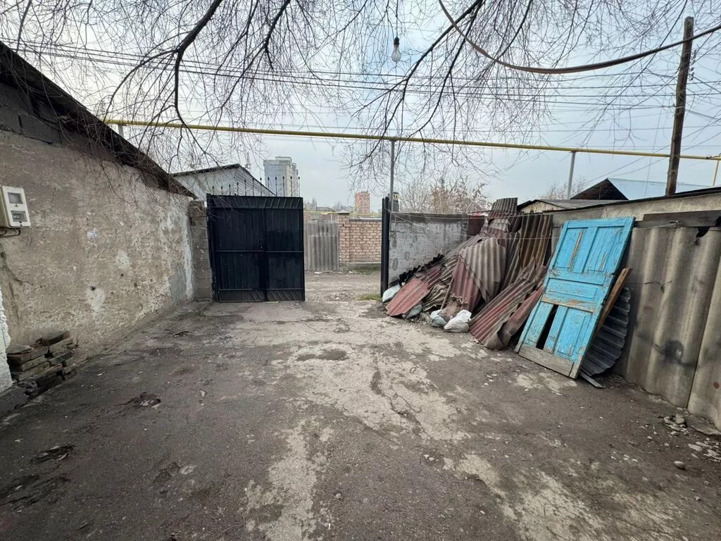 Срочно продаётся пристроенная времянка в центре города, район