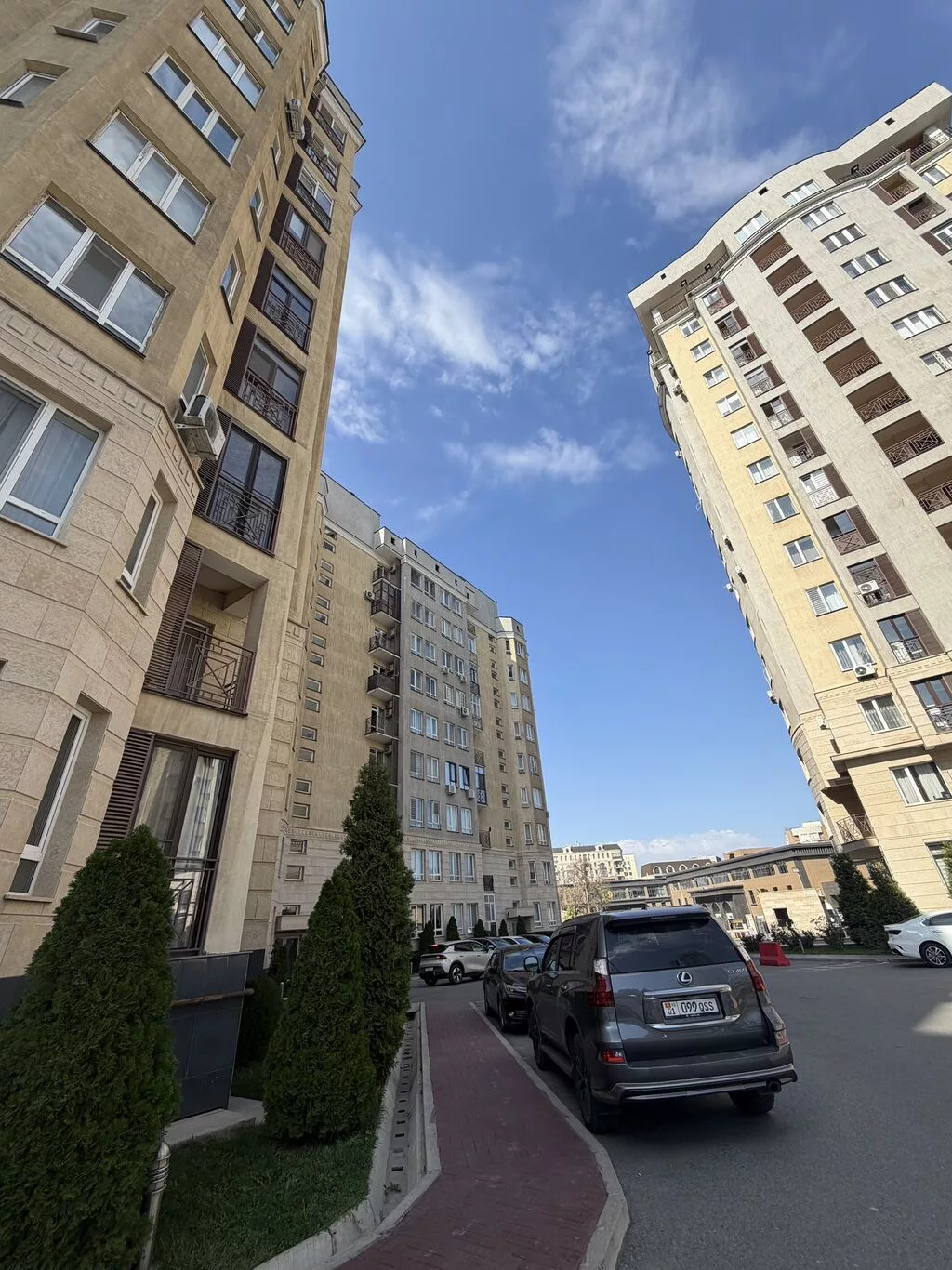 3 комнаты, 124 м², Элитка, 1 этаж, Старый ремонт