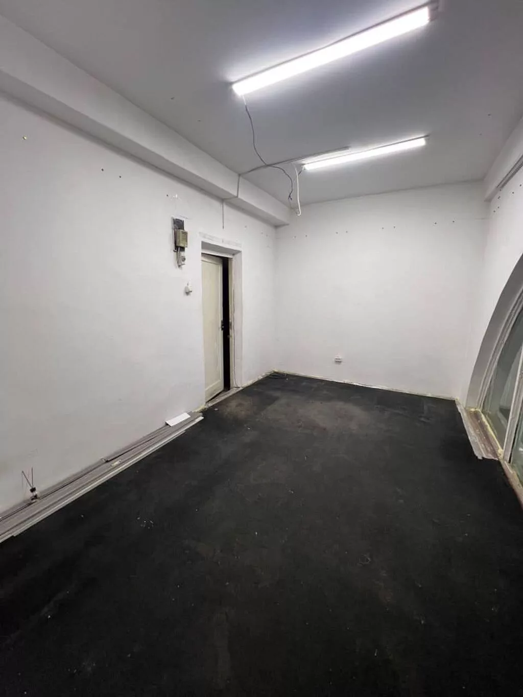 Сдаю Офис целиком: 16 м², В административном здании, Без ремонта, Первая линия