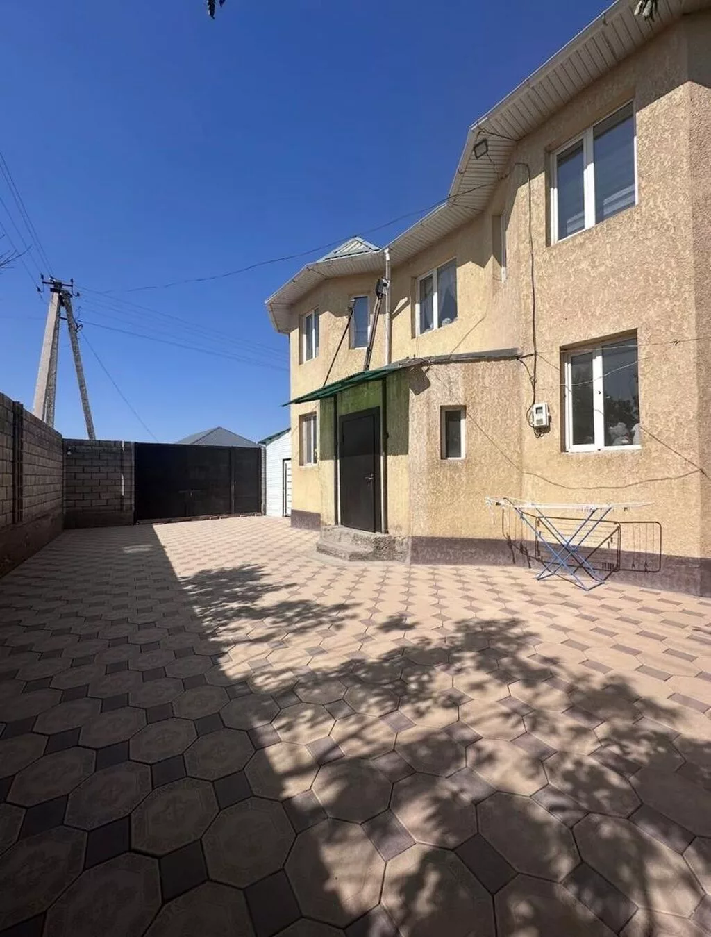 📍 ул. Арча-Тор 🔘4-комнатный 🔘Этажи 2 🔘144м² Продается двухэтажный