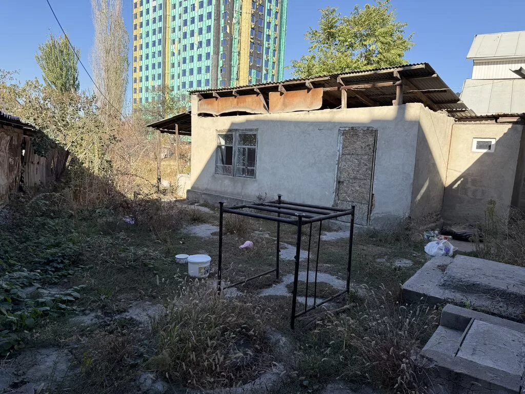Сдам в аренду дом с участком 10 соток на первой линии по Садырбаева