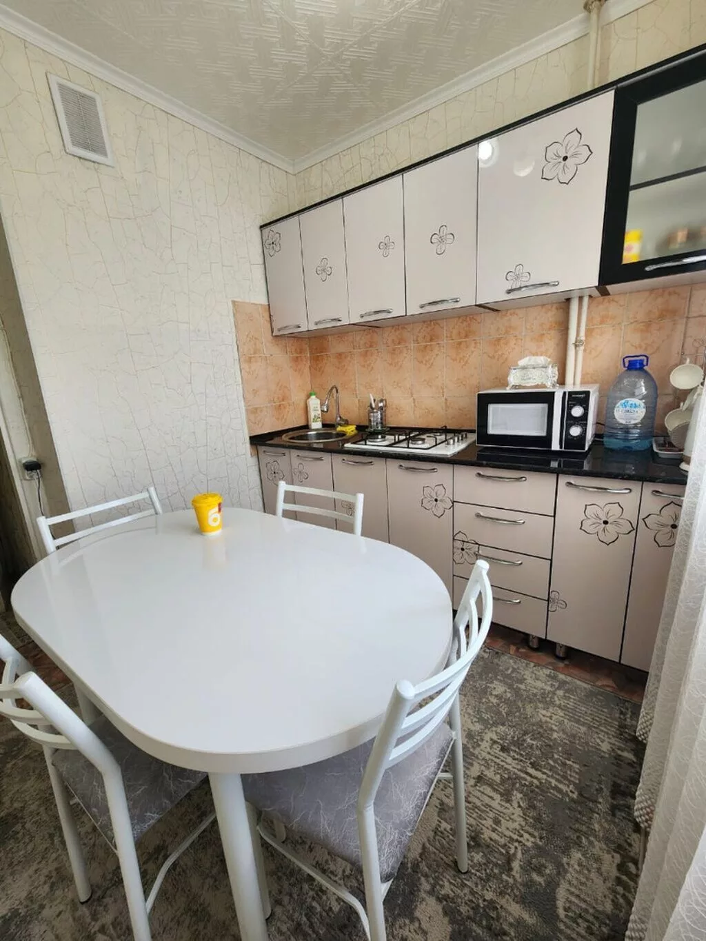 2 комнаты, 53 м², 9 мкр 104 серия, 3 этаж, Свежий ремонт