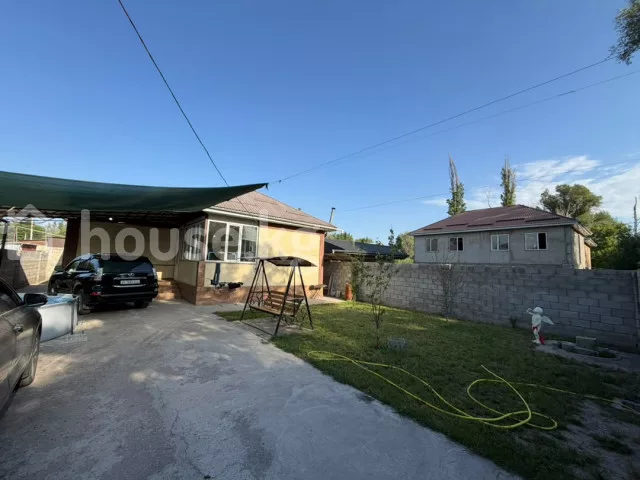 Продажа, дом, 3-комн.: Чуйская область / Бишкек, город Бишкек, Карагачевая роща — за 15 766 200 сом