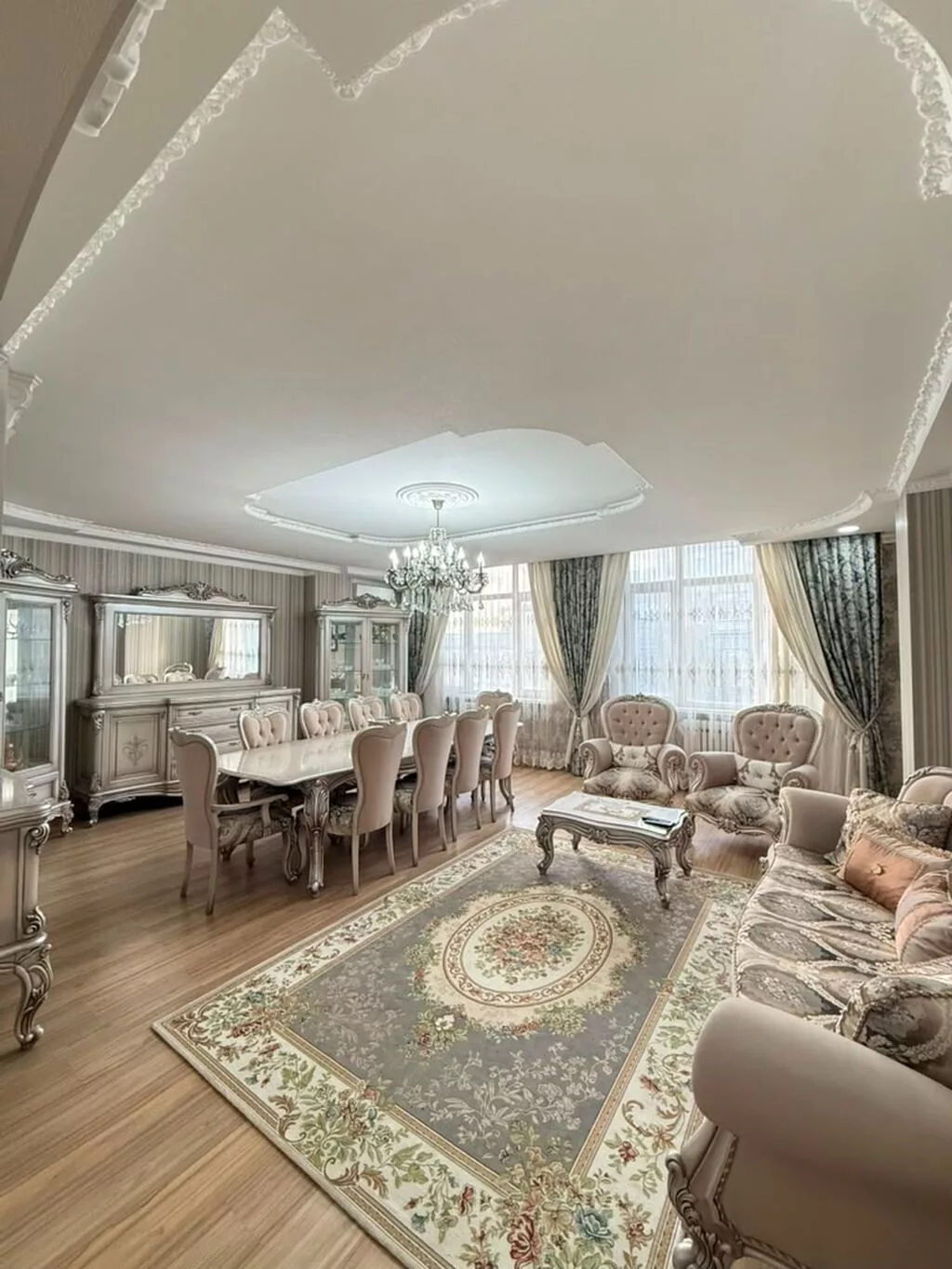 3 комнаты, 132 м², 7 мкр Элитка, 4 этаж, Дизайнерский ремонт