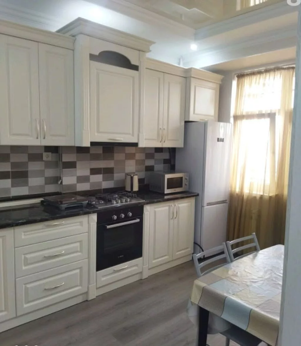Сдается квартира в элитном доме -2х комнатная (57м2) -Район Азия Молл