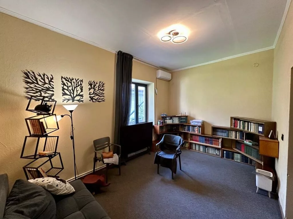 Сдаю Part of the office: Сдаю Колл-центр, IT company, Photo studio, 100 м², В жилом доме, С ремонтом, С отдельным входом, С юридическим адресом, With parking