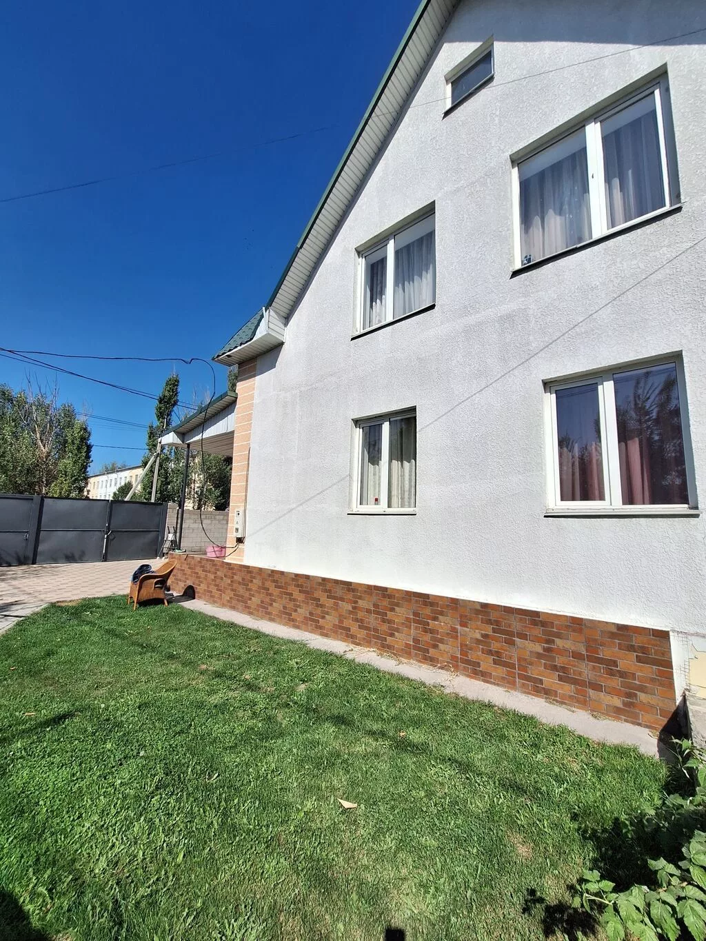 4 комнаты, 140 м², 4 соток, Бишкек, Колмо ж/м Риэлтор