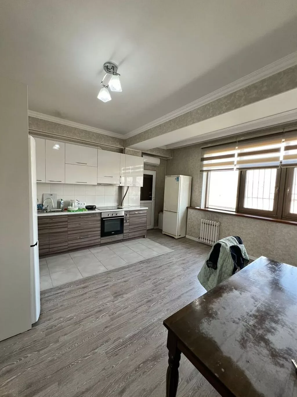 Сдается 4-ком. (200м²) элит. квартира. - ул. Киевская 190