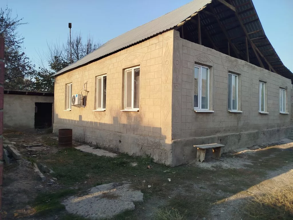 Продаётся жилой дом с хозяйственными постройками. - Окна ПВХ по