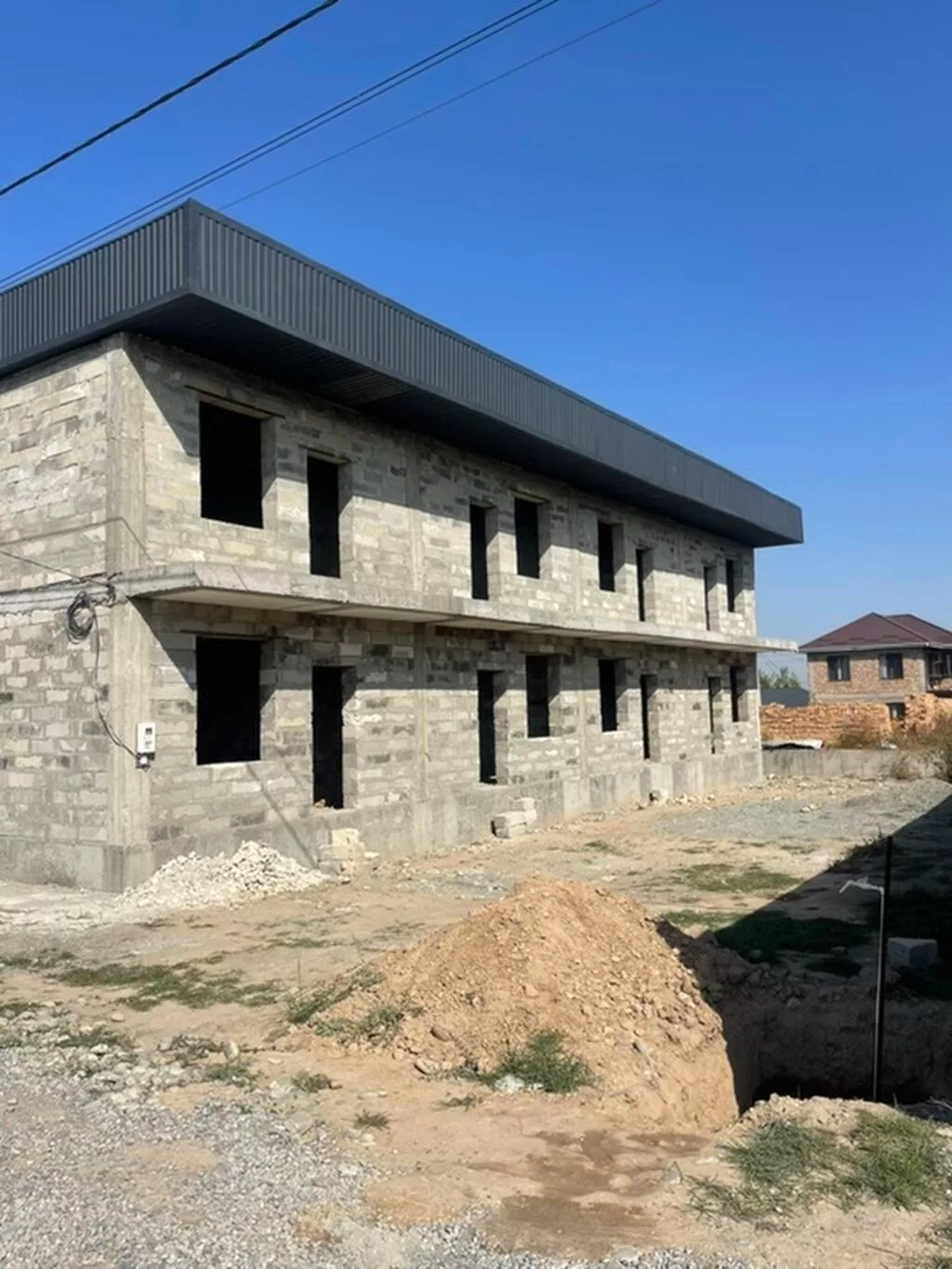 Продаётся участок с двухэтажным капитальным зданием из пена блоков под