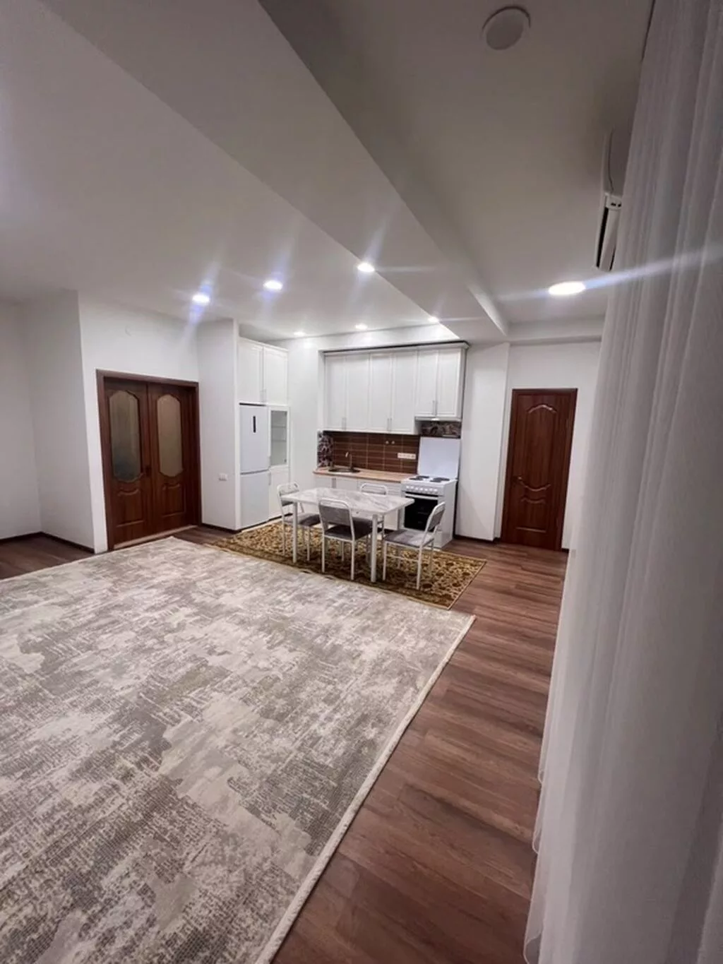 🏠 Сдаётся 1-комнатная студия 📍 Район: Асанбай 🏢 ЖК: «Курманжан Датка»
