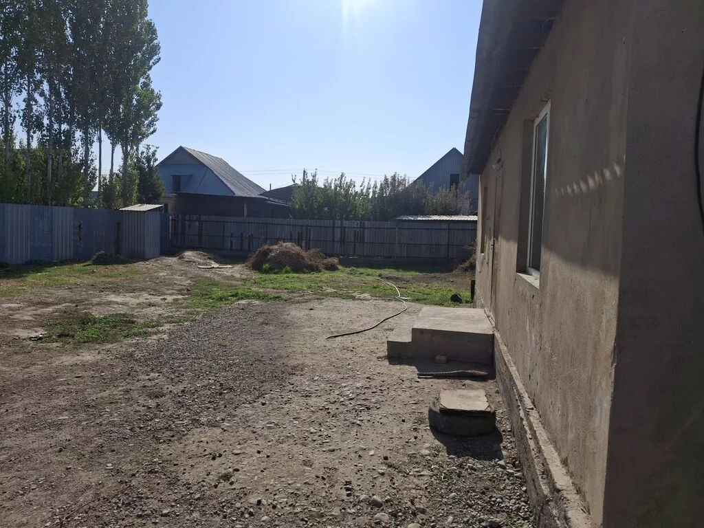 Дом с участком. воен антоновка 5 сотук 2 болмо суу свет бар