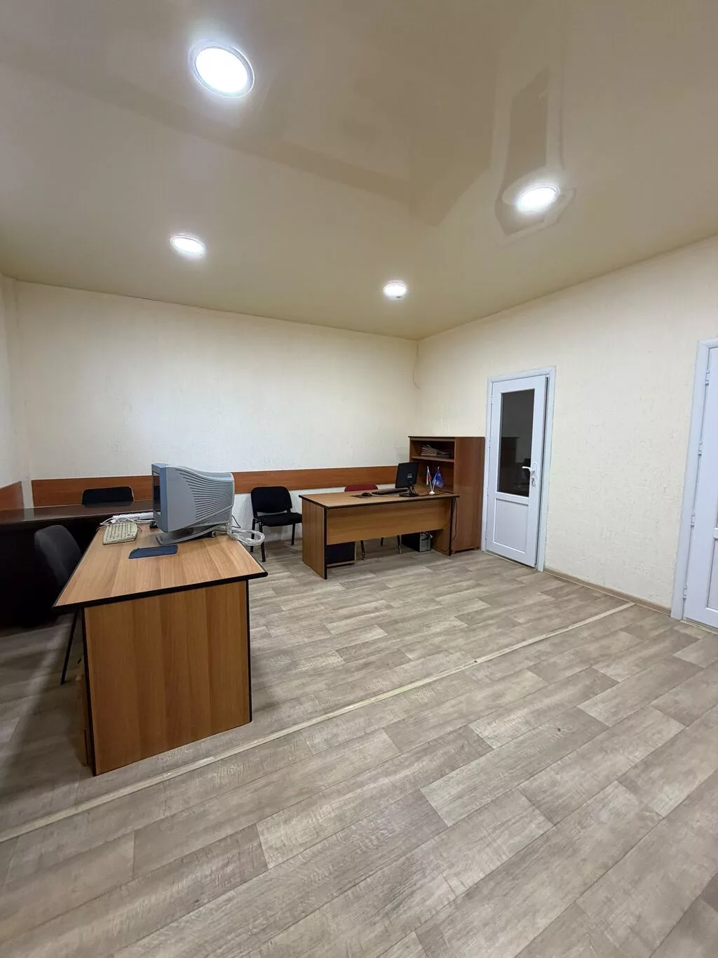 Продажа офисов 35 м², С ремонтом, Многоэтажное здание, Цокольный этаж этаж