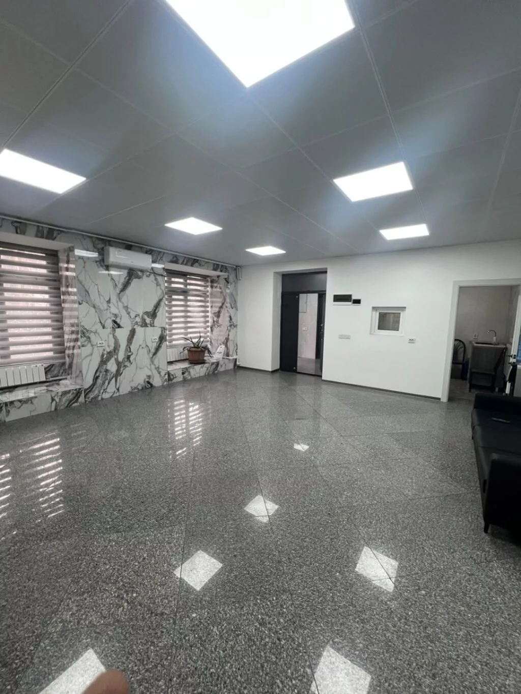 Сдаю Офис целиком: 74 м², В жилом комплексе, С ремонтом, С отдельным санузлом