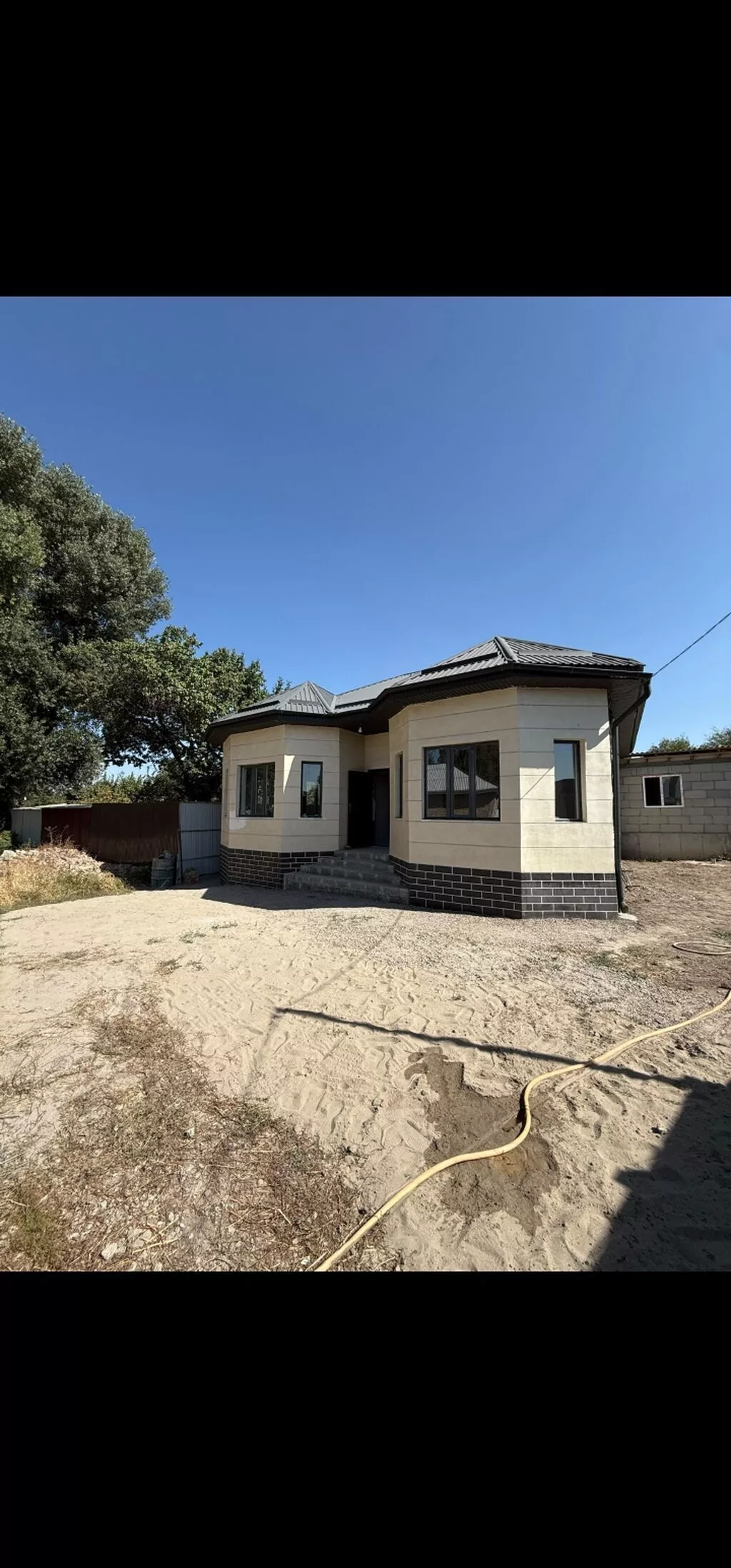 3 комнаты, 90 м², 4 соток, Бишкек, Восток с. Собственник