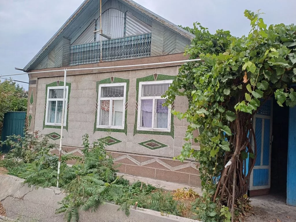 Продам хороший Кирпичный дом. В Ново Покровке верхней части от
