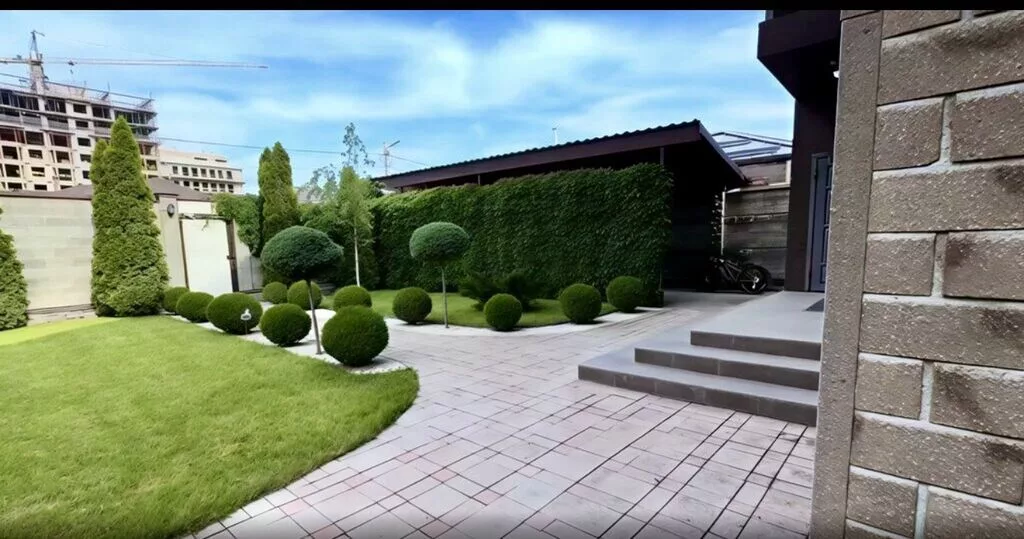 220 м², 5 комнат, АУЦА, Семейным