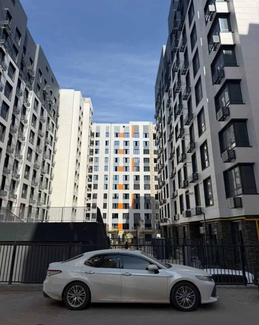 Продажа магазинов В жилом доме, 100 м², ПСО (под самоотделку), Отдельный вход, 1 этаж