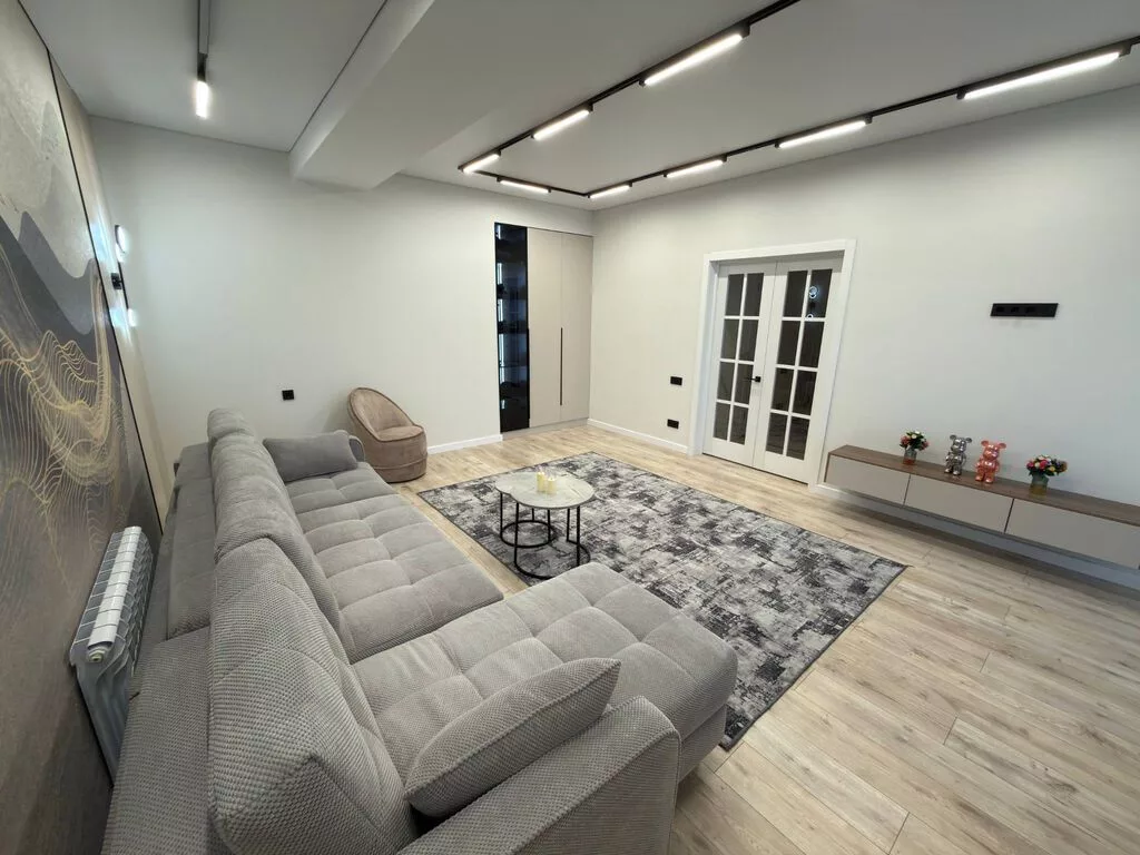 2 комнаты, 80 м², Золотой квадрат Элитка, 5 этаж, Дизайнерский ремонт