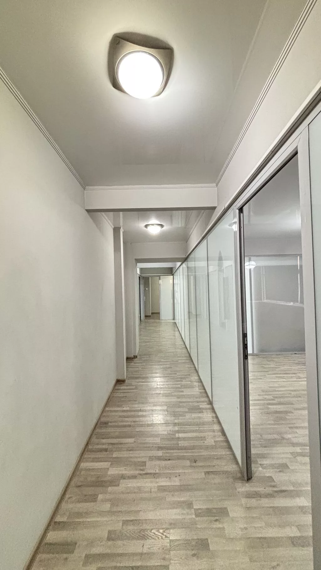 Сдаю The entire office: Сдаю Банковское отделение, Колл-центр, Нотариус, 100 м², В жилом комплексе, С ремонтом, 1 линия, С отдельным входом, С отдельным сан узлом