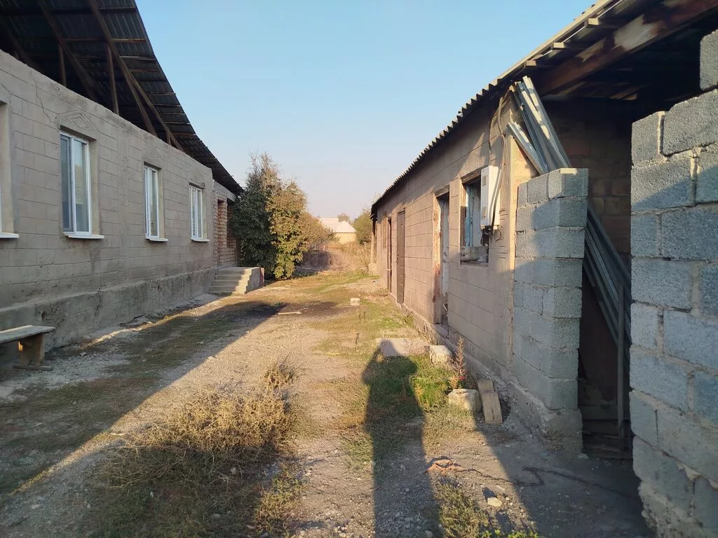 Продаётся жилой дом с хозяйственными постройками. - Окна ПВХ по