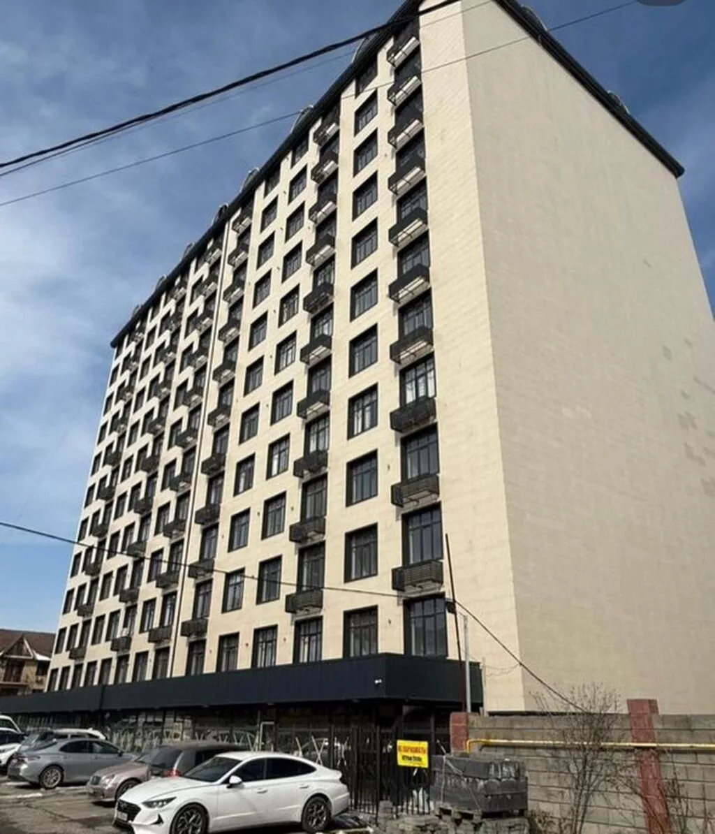 Продается 3 комнатная квартира ЖК «Асман» СК «МЭНС» Адрес:Бакаева 142