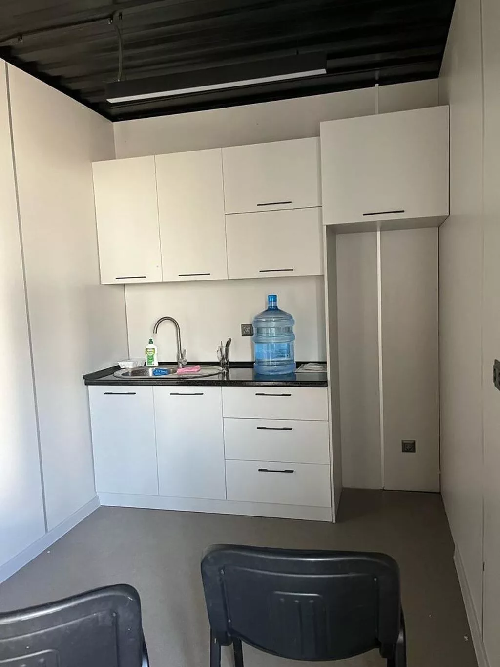 Сдаю Офисный кабинет: 87 м², С ремонтом, С отдельным входом, С отдельным санузлом, С системой безопасности