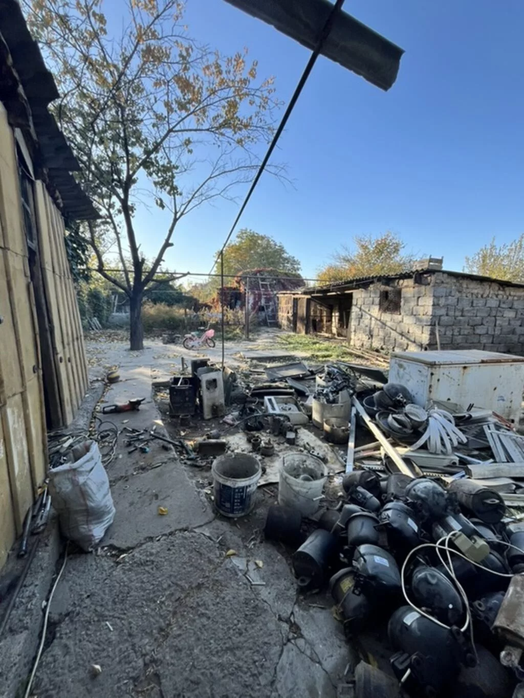 3 комнаты, 80 м², 4 соток, Бишкек, Старый толчок рынок / базар Собственник