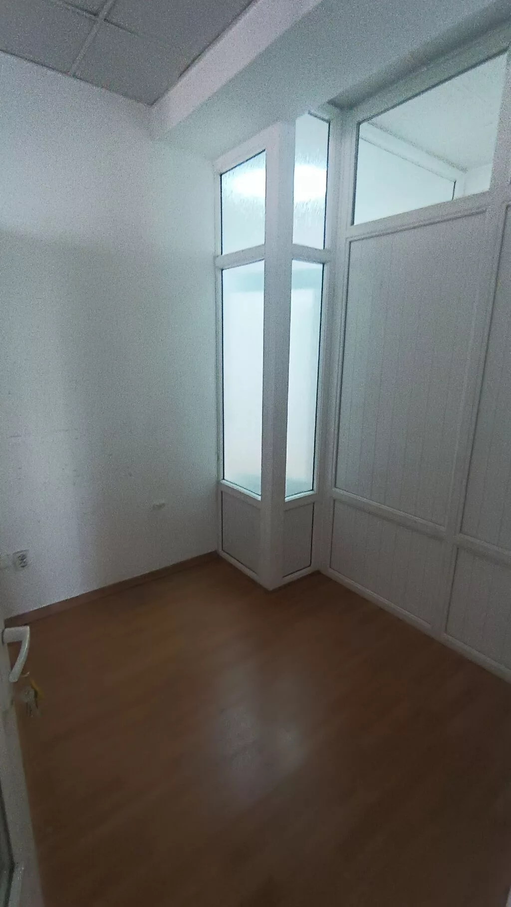 Аренда офисов, 200 м², В жилом комплексе, С видом на горы, 1 линия, С оборудованием