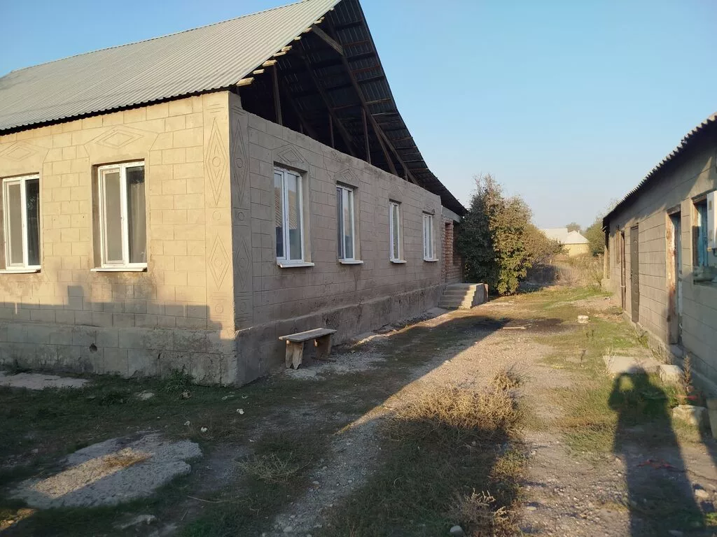 Продаётся жилой дом с хозяйственными постройками. - Окна ПВХ по