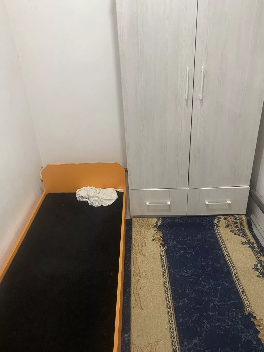 Сдается одно место 
Для парней 
Все условия есть