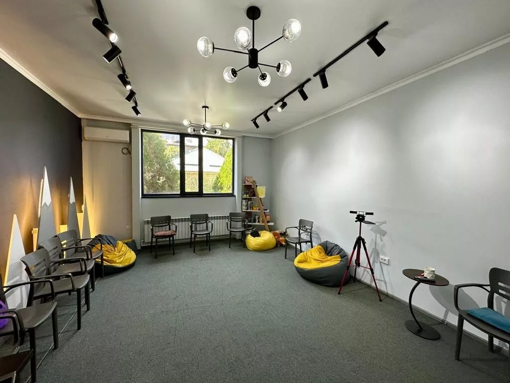Сдаю Part of the office: Сдаю Колл-центр, IT company, Photo studio, 100 м², В жилом доме, С ремонтом, С отдельным входом, С юридическим адресом, With parking