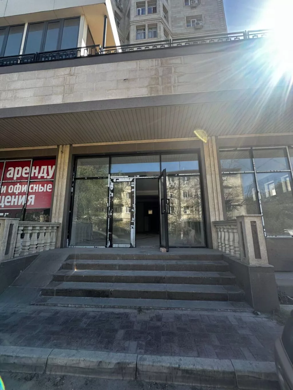 The entire office: Колл-центр, IT company, Банковское отделение, 354 м², В жилом комплексе, С ремонтом, 1 линия
