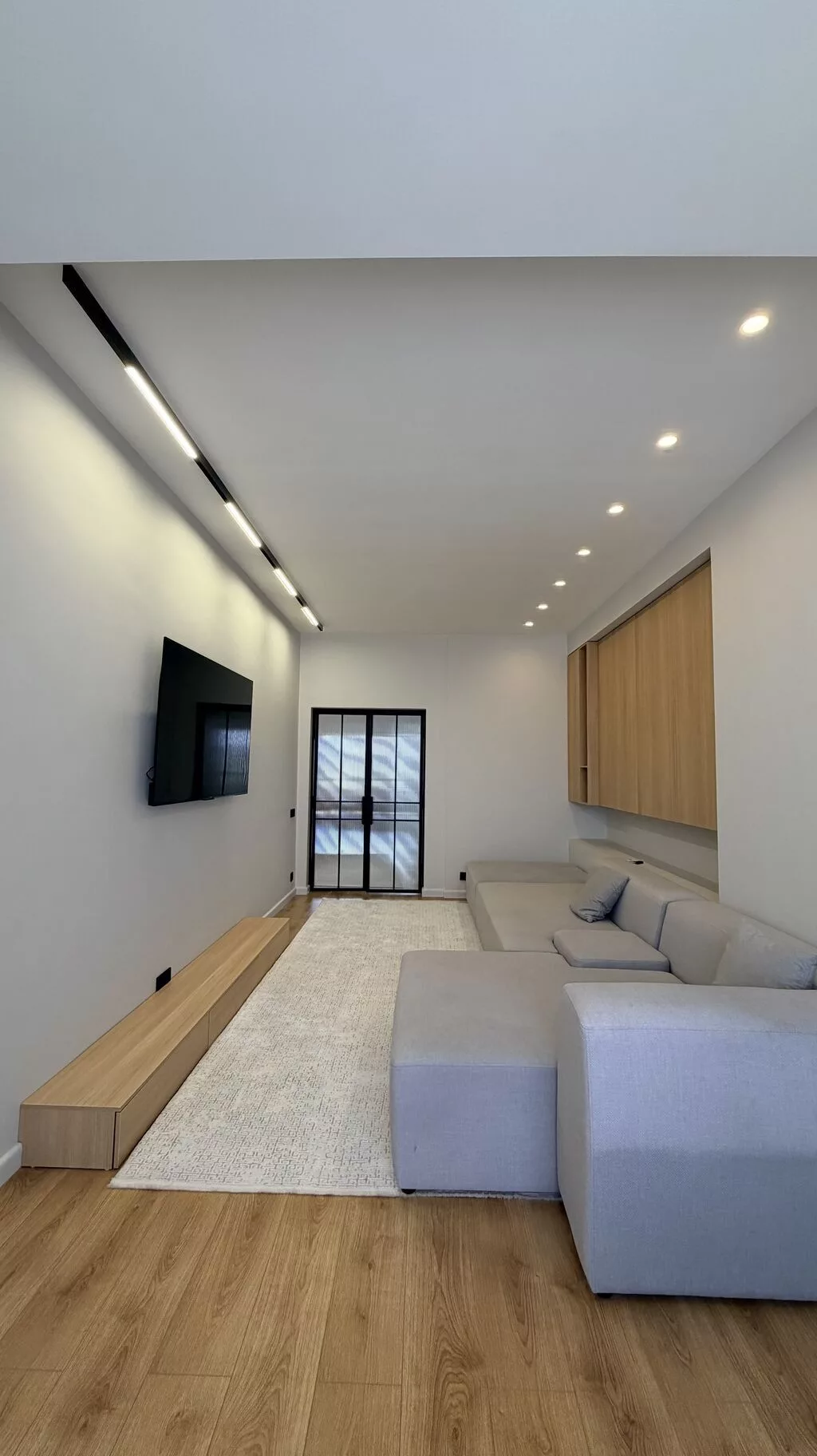 2 комнаты, 81 м², 7 мкр Элитка, 12 этаж, Дизайнерский ремонт