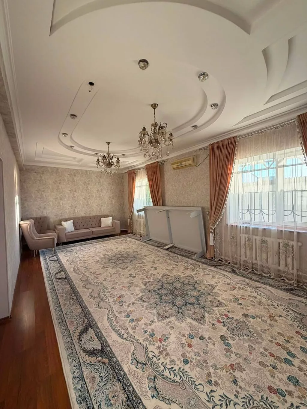 6 комнат и более, 400000 м², 4 соток, Бишкек, 3 мкр Агентство недвижимости