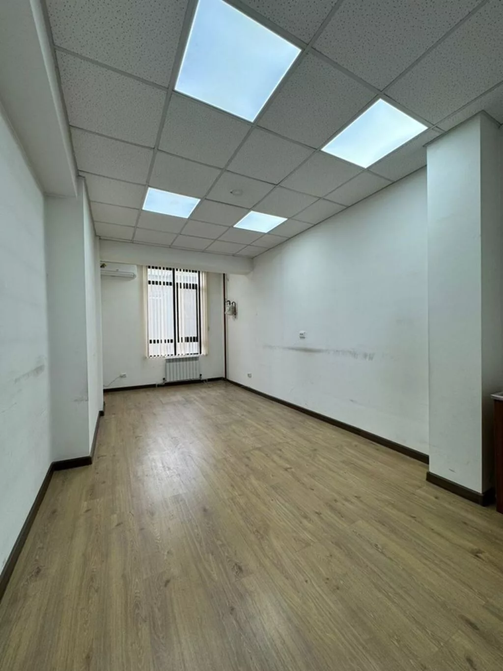 Сдаю The entire office: 84 м², В бизнес центре, С ремонтом, High ceilings