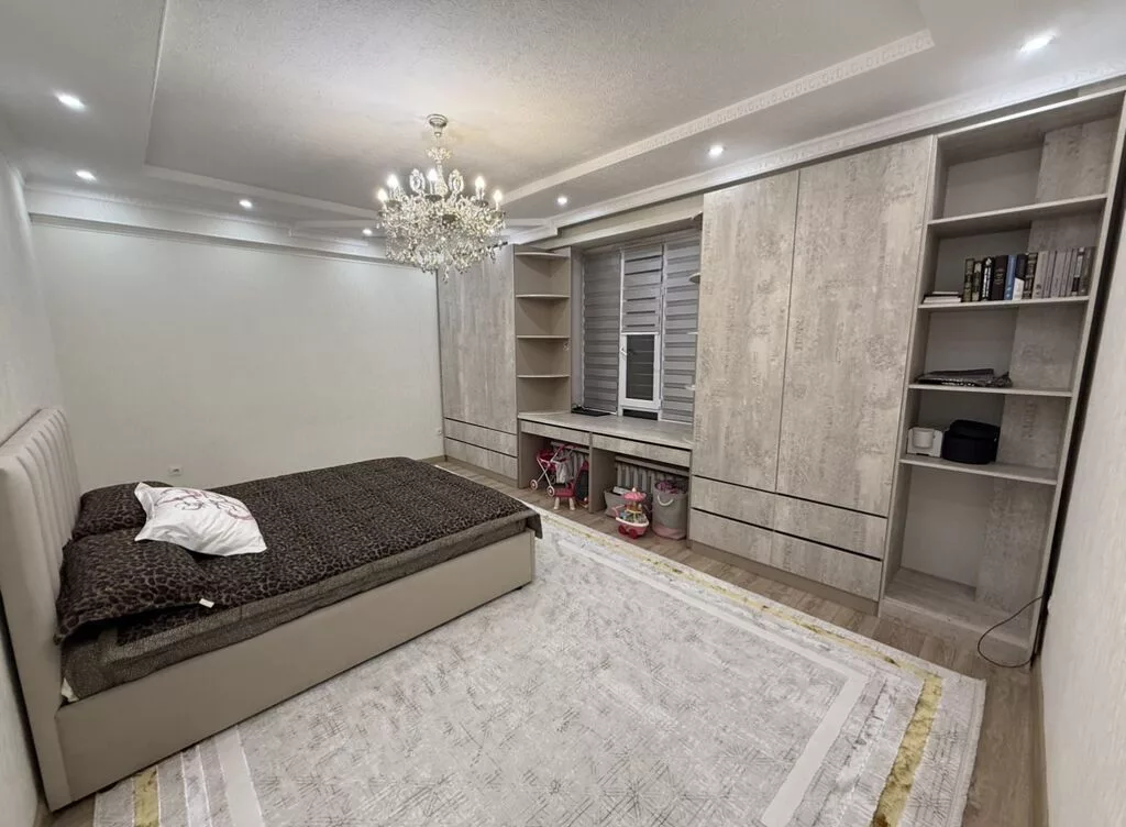 3 комнаты, 121 м², КНУ Элитка, 3 этаж, Евроремонт