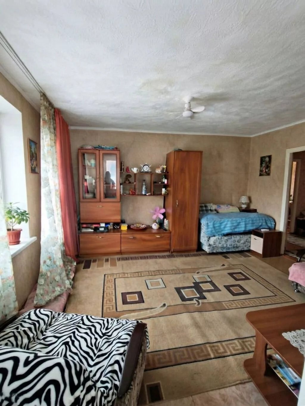 3 комнаты, 40 м², 3 соток, Бишкек, Аламединский рынок / базар Агентство недвижимости