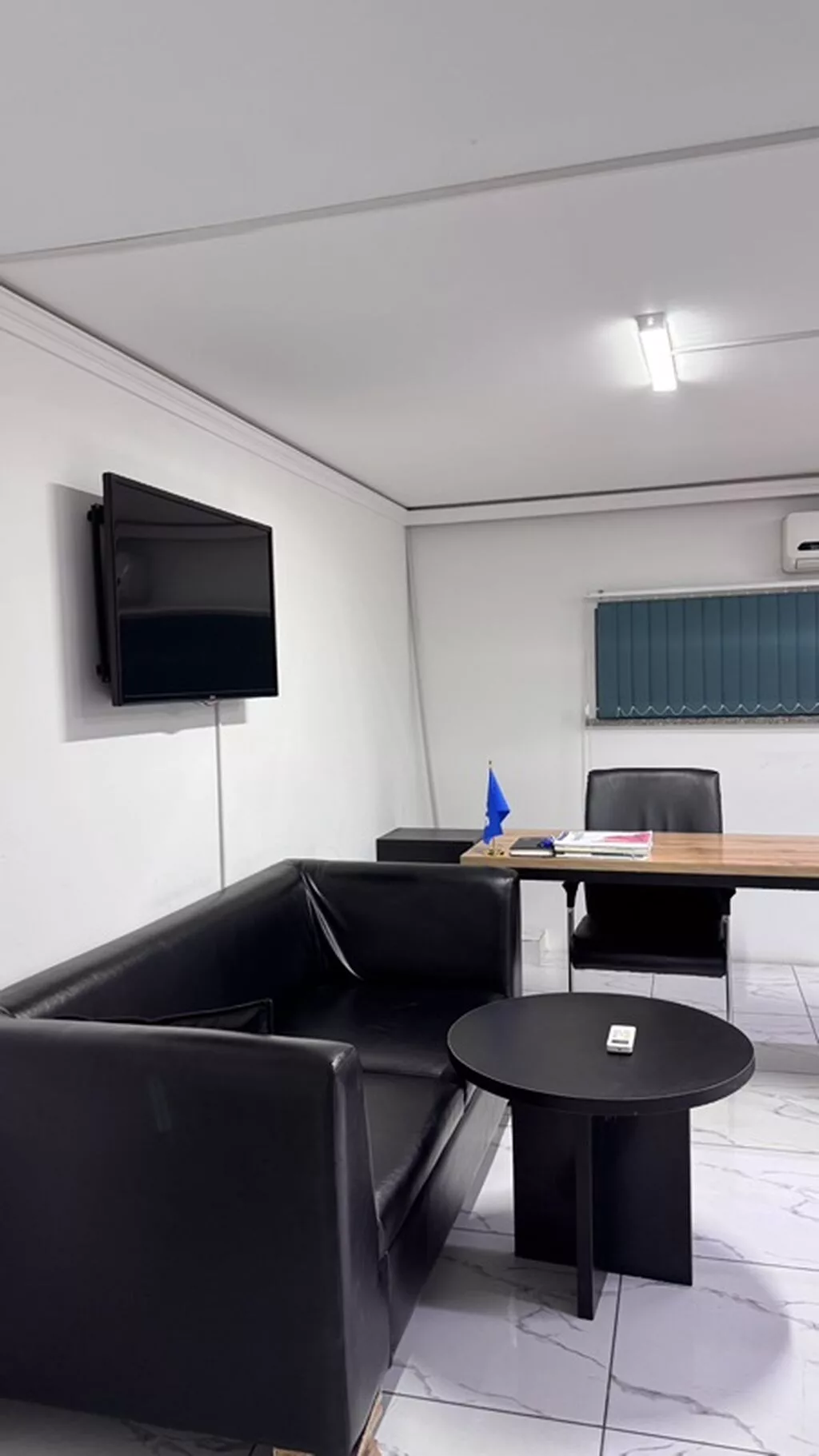 Сдаю Офисный шкаф: 30 м², В бизнес центре, С ремонтом, 1 линия