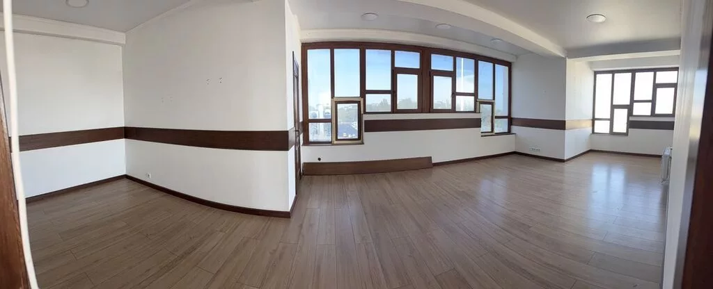 Сдаю Офис целиком: Колл-центр, IT-компания, Авиакасса, 100 м², В административном здании, С ремонтом, Первая линия, С отдельным входом, С отдельным санузлом