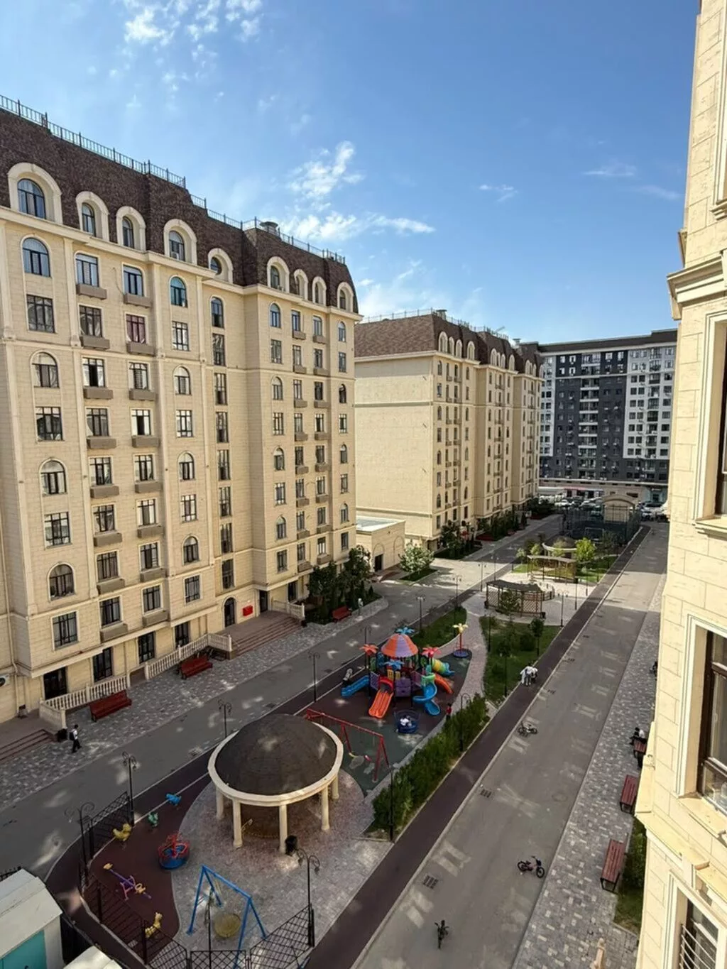 Сдаю 2 ком кв ЖК Флоренция 6 из 9 этаж Все необходимое есть Цена 1100$