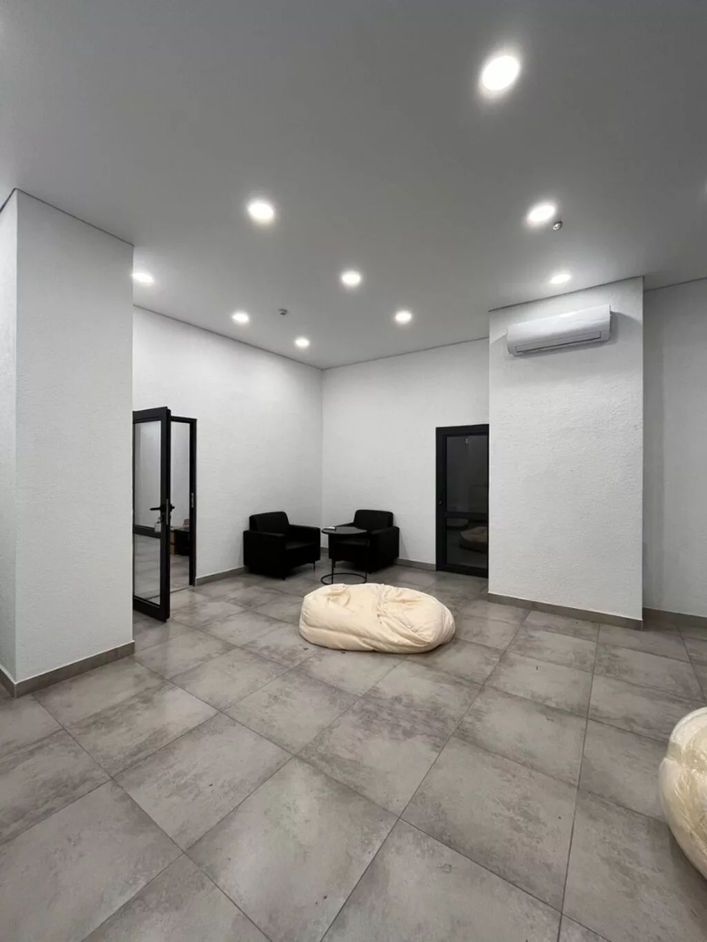 Сдаю The entire office: Сдаю IT company, Колл-центр, Охранное агентство, 126 м², В жилом комплексе, С ремонтом, 1 линия, С отдельным сан узлом, С отдельным входом