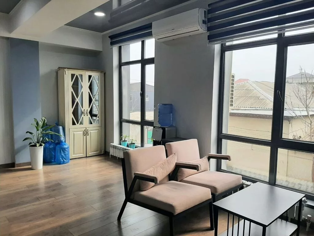 Сдаю Офис целиком: Сдаю Колл-центр, IT-компания, 55 м², В жилом комплексе, Без ремонта, С системой безопасности, С парковкой