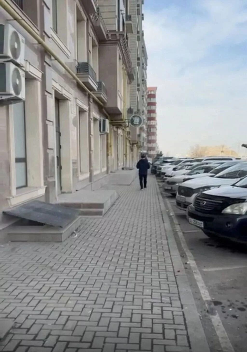 Сдаю Офис целиком: Сдаю Банковское отделение, Колл-центр, Нотариус, 130 м², В жилом комплексе, С ремонтом, С отдельным входом, С парковкой, С высокими потолками