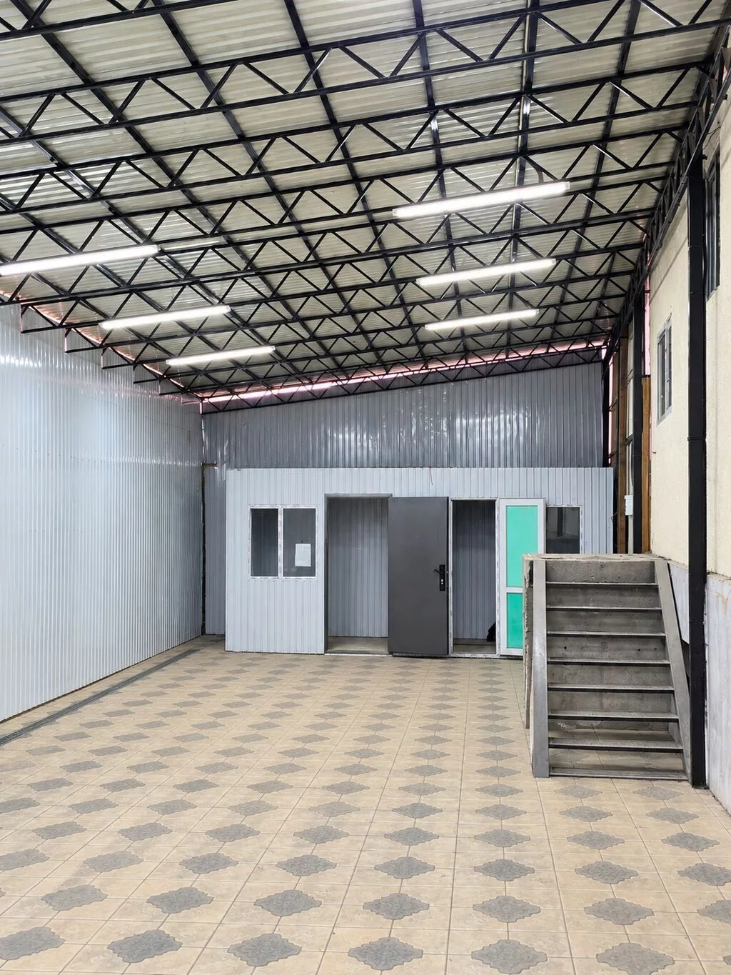 : 155 м², В административном здании, С ремонтом